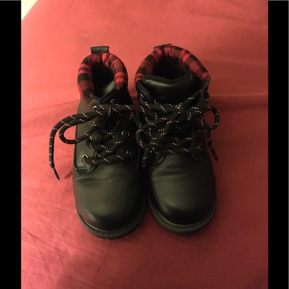 OshKosh Black toddler boot baby size 7 - Picture 4 of 8